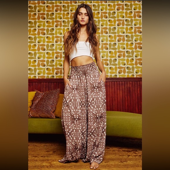 ✨NEW LIST✨ Satin like High Smock Waisted Wide Leg Pants - Picture 4 of 5